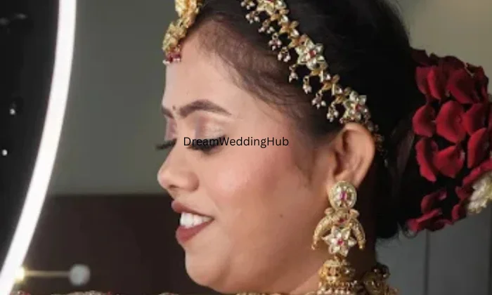 URVASHIS MAKEOVER STUDIO